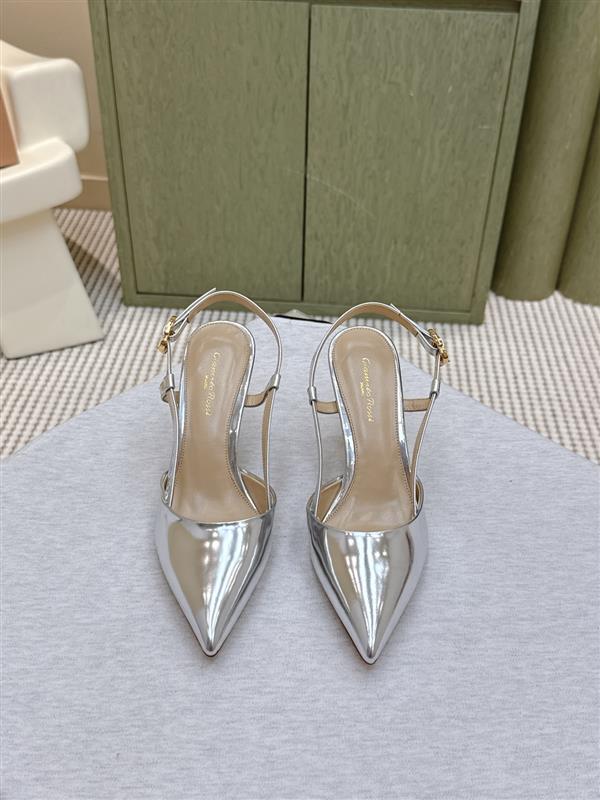 2025112810123974 300